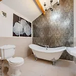 度假居 Country Retreat, Long Term Hot Tub 哈罗盖特