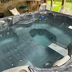 Country Retreat, Long Term Hot Tub بيت للعطل