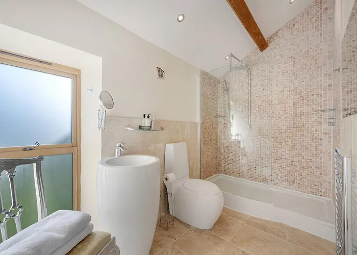 Country Retreat, Long Term Hot Tub ハロゲート